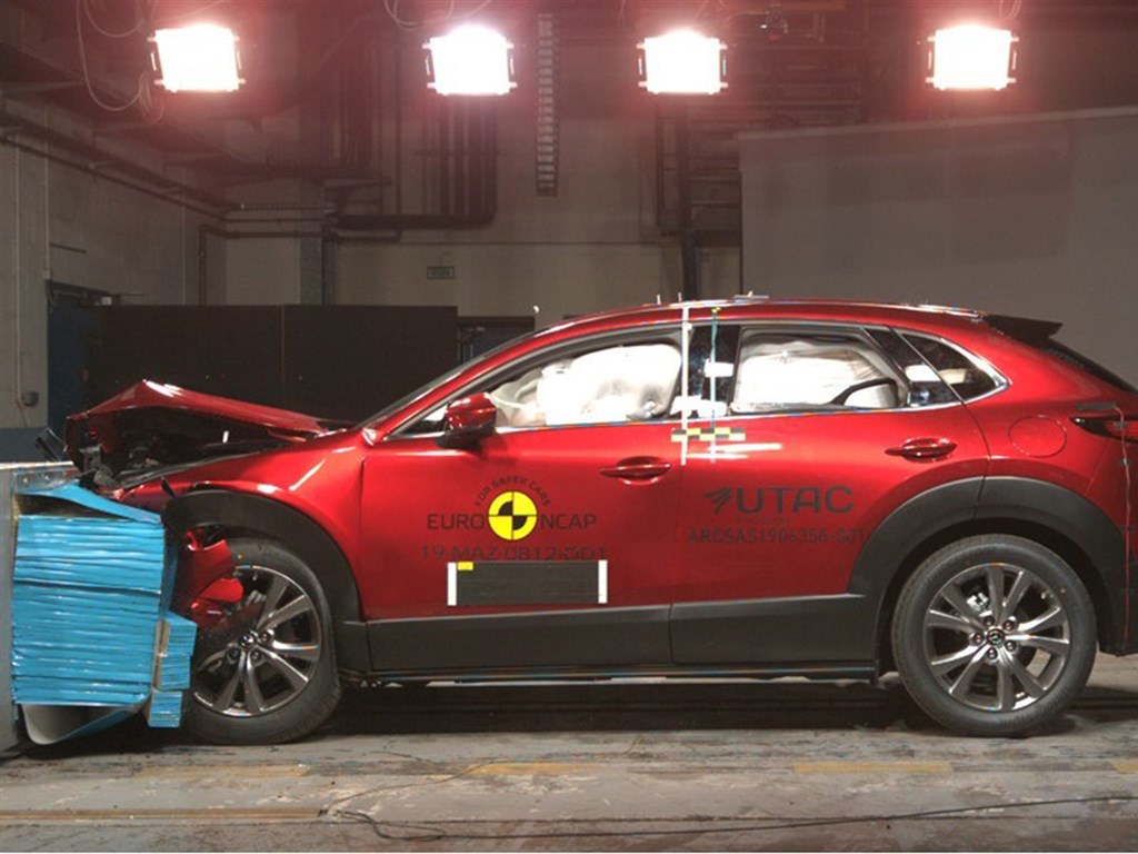 Med Mazda CX-30 viser Mazda endnu en gang, at de ligger i top, når det gælder sikkerhed. Den nye model opnår det hidtil bedste Euro NCAP-resultat for kollisionssikkerhed
(Foto: FDM / Euro NCAP)